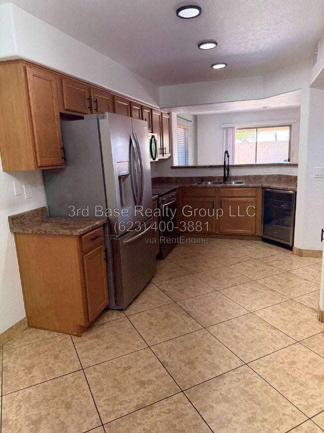 Building Photo - 13829 W Rovey Ave