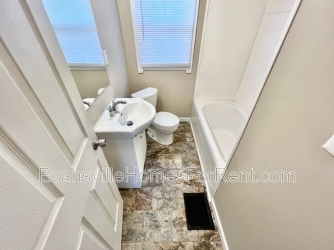 Building Photo - 1324 Gavitt St