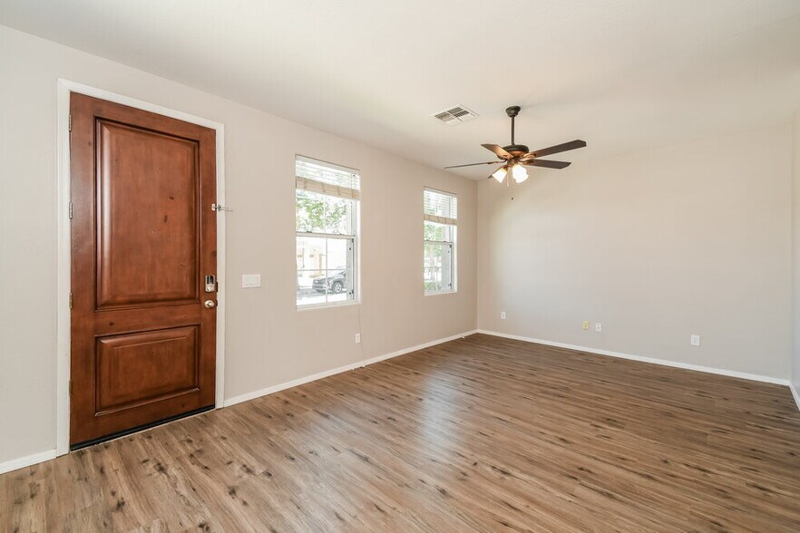 Building Photo - 4145 E Carla Vista Dr