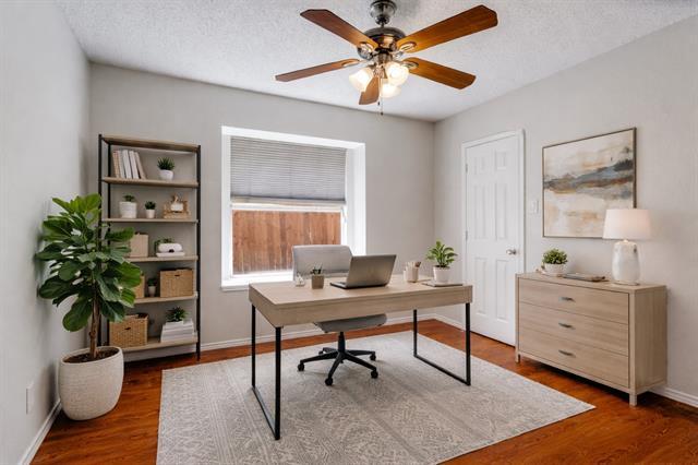 Building Photo - 908 Gordon Oaks Dr