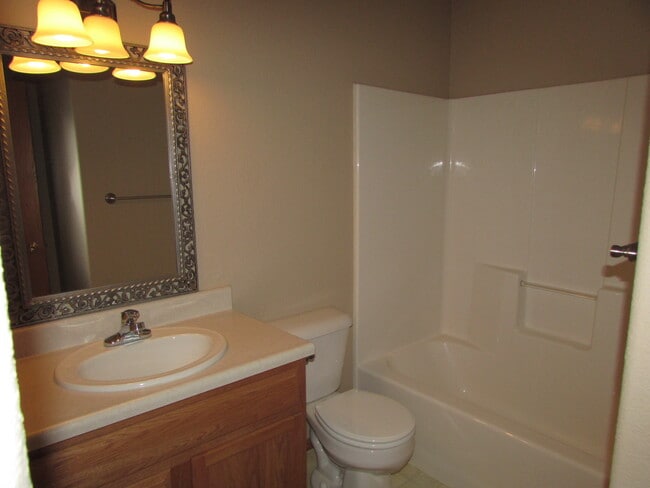 Building Photo - 4 BEDROOM | 3 BATH | FENCED YARD | DOUBLE ...