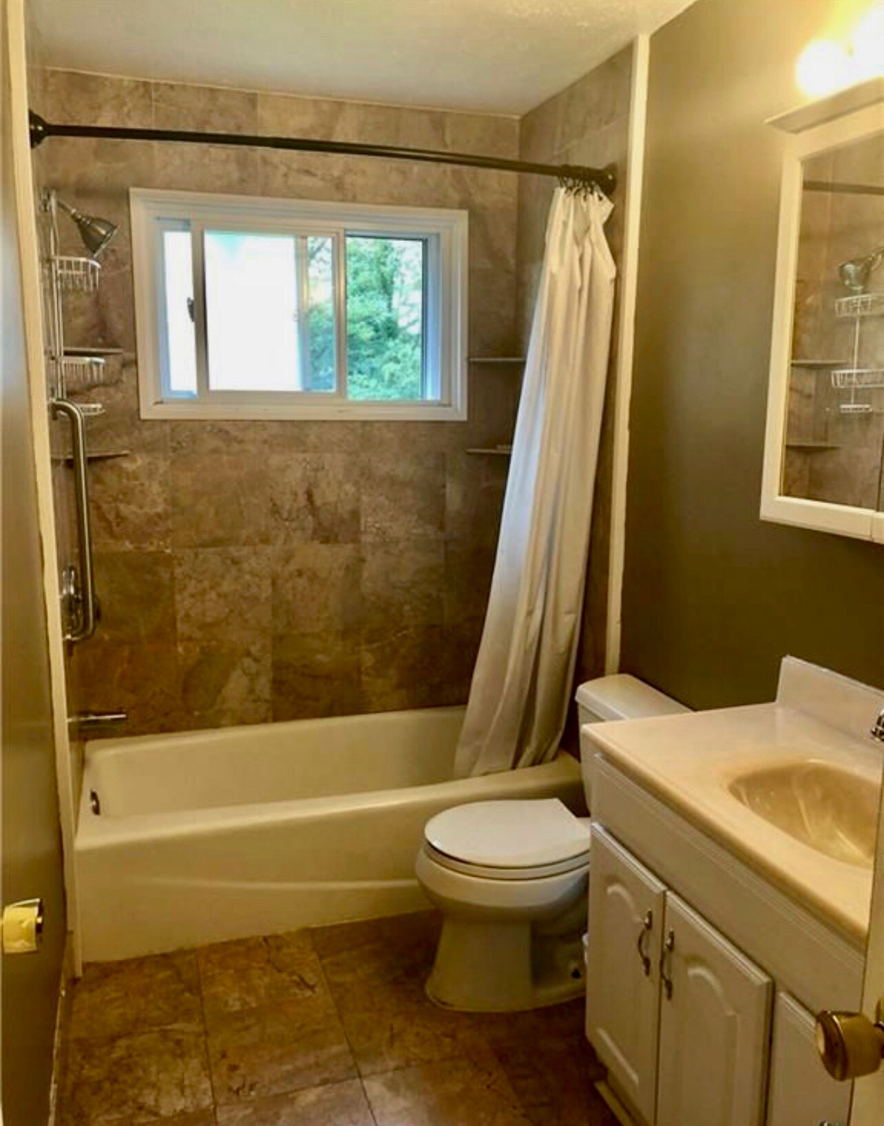 Building Photo - 7776 Thompson Rd