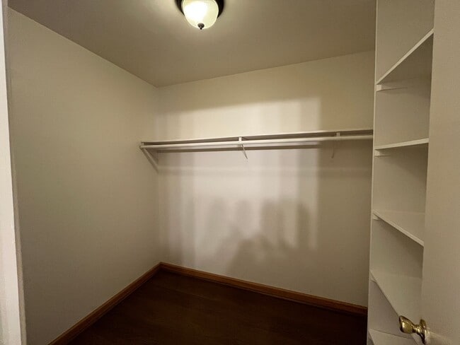 Building Photo - MOVE-IN READY! 2+2 w/lake access + 1 blk f...