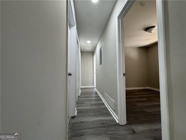 Building Photo - 3489 Creighton Rd SW