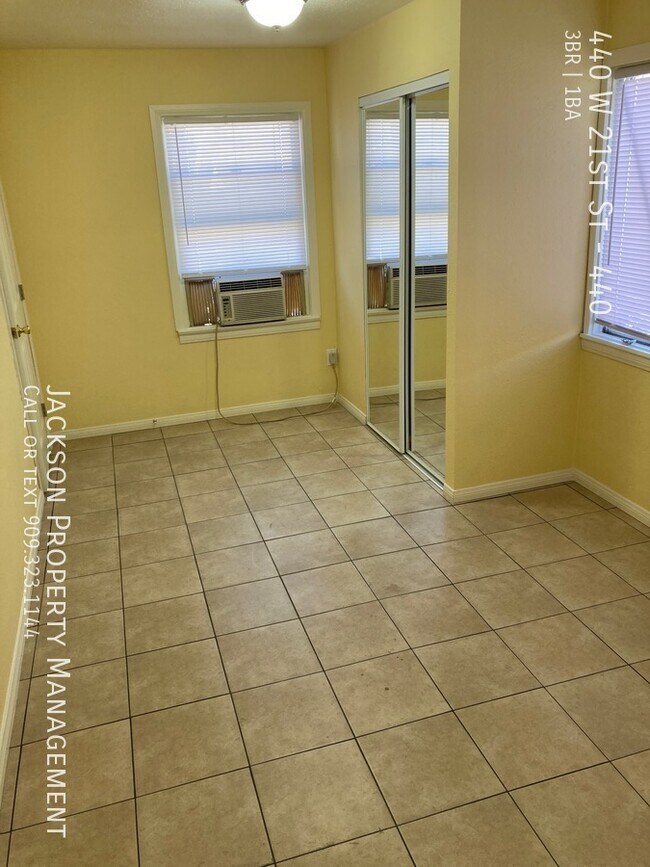 Building Photo - 440 W 21st St