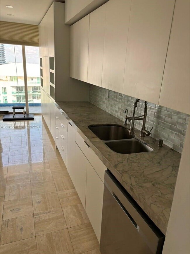 Building Photo - 19355 Turnberry Way