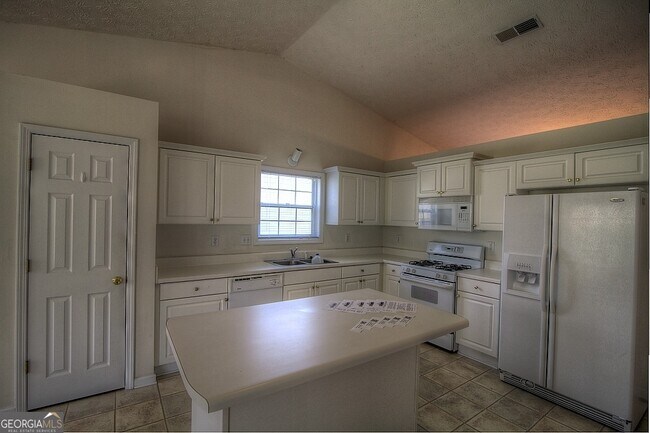 Building Photo - 3230 Kylay Ct NE