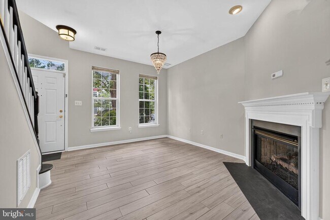 Building Photo - 932 Harrison Cir