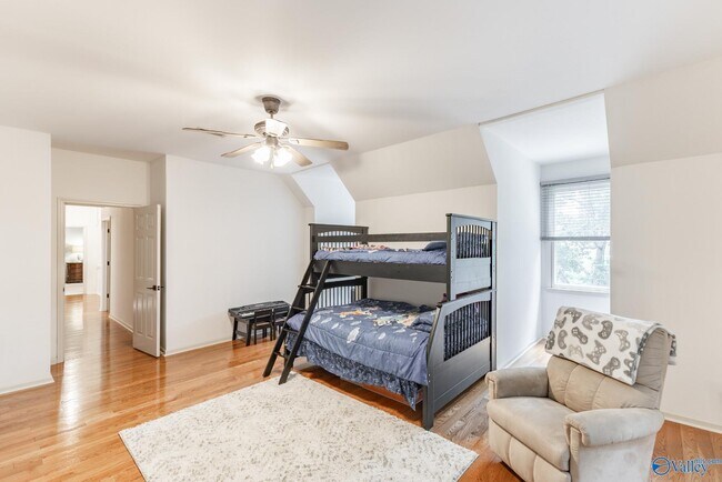Building Photo - 15033 Greentree Trail SE