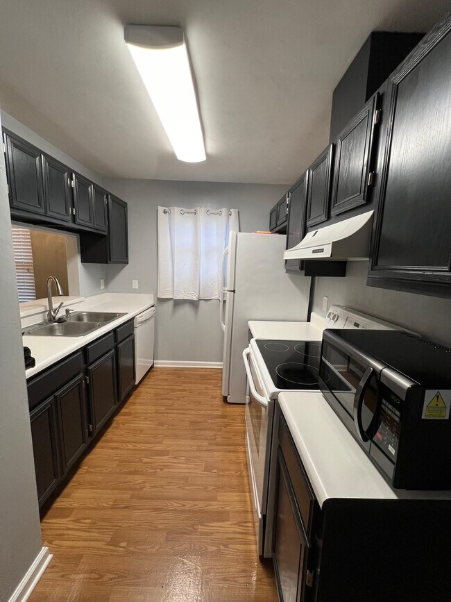 Building Photo - 3007 Richview Park Cir W