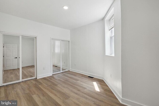 Building Photo - 4928 Walton Ave