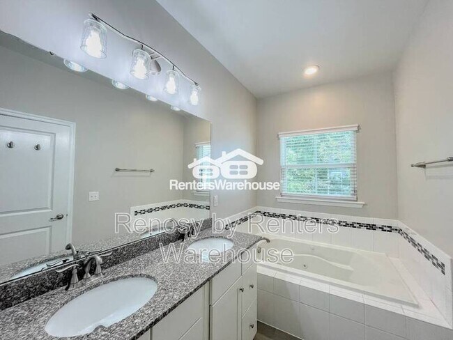 Building Photo - 521 Charles Porteus Ln