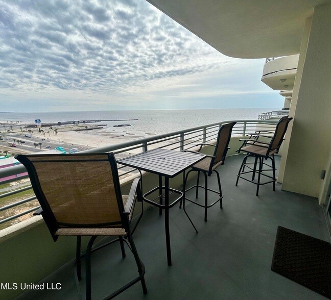 Building Photo - 2060 Beach Blvd