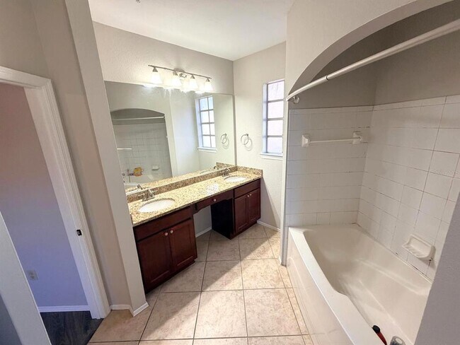 Building Photo - 114 Vista Verdi Cir