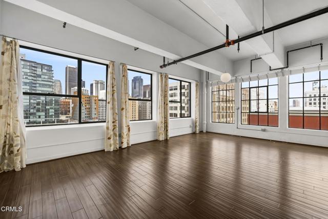 Building Photo - 746 S Los Angeles St