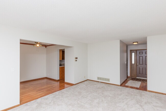 Building Photo - 3084 Parkwild Dr