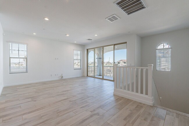 Building Photo - Unbeatable Luxury: Your Key to Elevated Li...