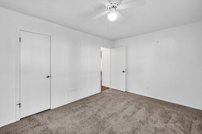 Building Photo - Midtown Comfort & Convenience