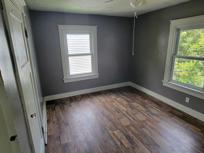 Building Photo - 715 W Fairview Ave