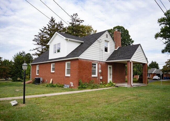 Primary Photo - 3950 Locust Grove Rd