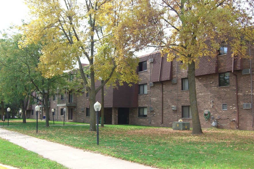 Building Photo - Sunrise Court Apartments