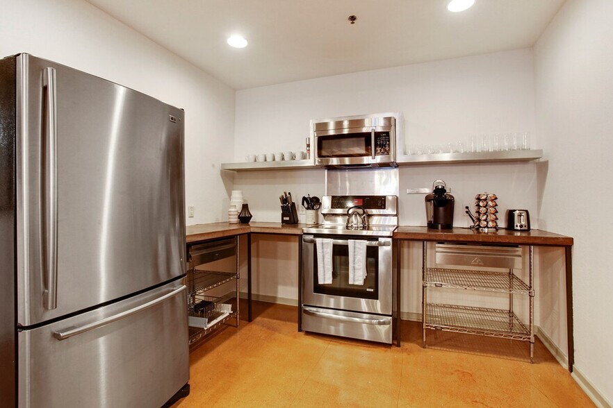 Building Photo - 1041 Constance St