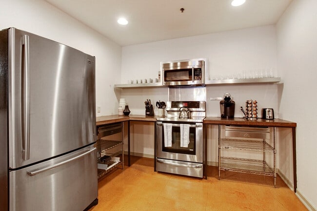 Building Photo - 1041 Constance St