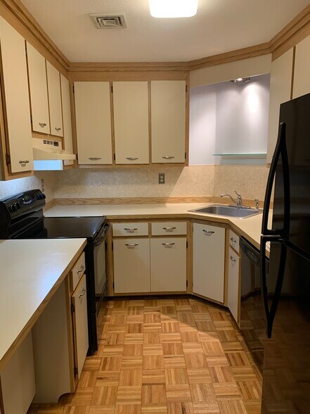 Building Photo - 30 Ledgewood Hills Dr