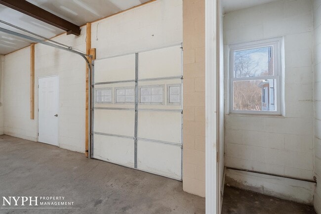 Building Photo - 5113 Cedarvale Rd