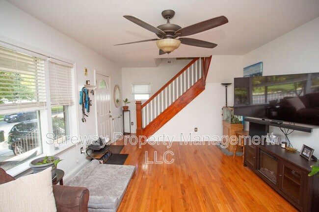 Building Photo - 417 N Warwick Rd