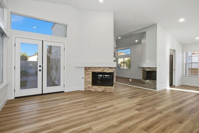 Building Photo - STUNNING DESERT SHORES MINUTES FROM THE LAKES!!!