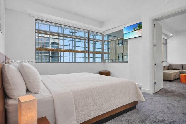 Building Photo - 1395 Brickell Ave