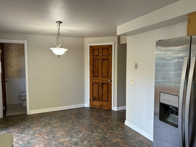 Building Photo - 100 Brittany Dr