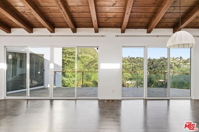 Building Photo - 3476 Troy Dr