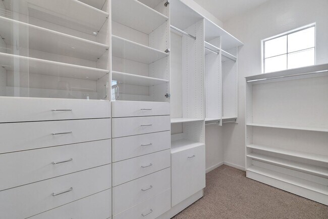 Building Photo - Stunning 4-bedroom, 3-bathroom home located in the desirable Scottsdale, AZ with a Casita! *RENT ...