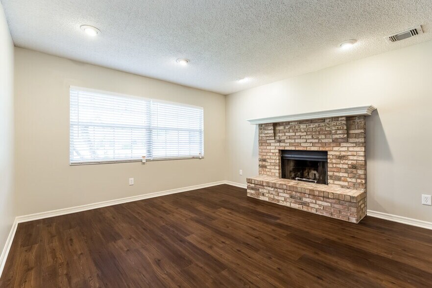 Building Photo - 948 March Hare Ct