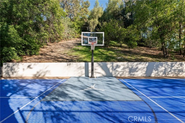 Building Photo - 5244 Vanalden Ave