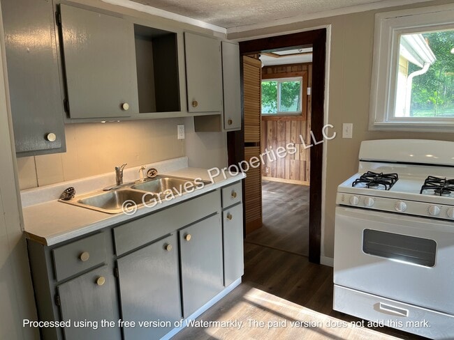 Kitchen - 602 Platt St