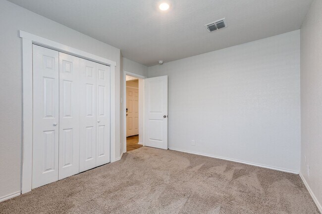 Building Photo - BEAUTIFUL 3-BEDROOM D.R. HORTON HOME IN RE...