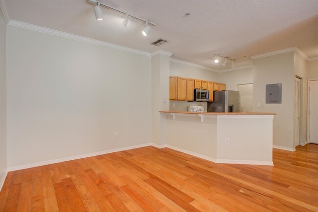 Building Photo - 520 Florida Club Blvd