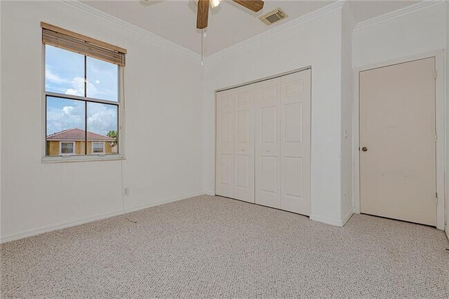 Building Photo - 5379 SW 38th Ave