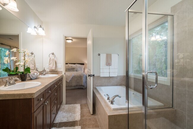 Building Photo - 4920 SW Slavin Rd