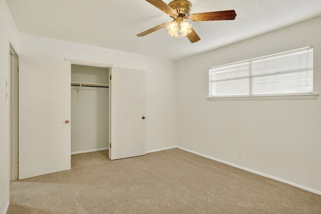 Building Photo - 3210 Cimmaron Ave