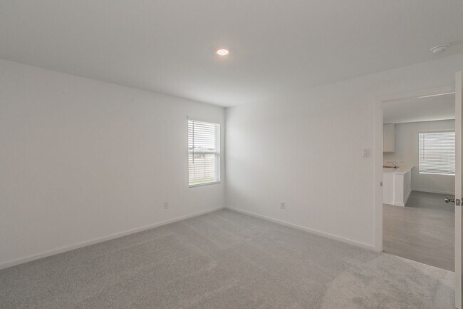 Building Photo - 3 bedroom 2 bath-brand new construction in...