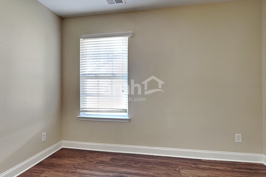 Building Photo - 7194 Caley Ln