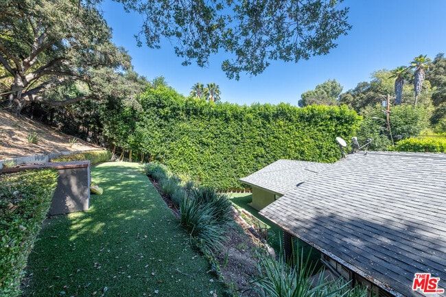 Building Photo - 2559 Hutton Dr