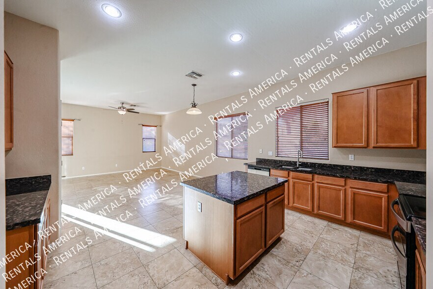 Building Photo - 8351 W Rosewood Ln