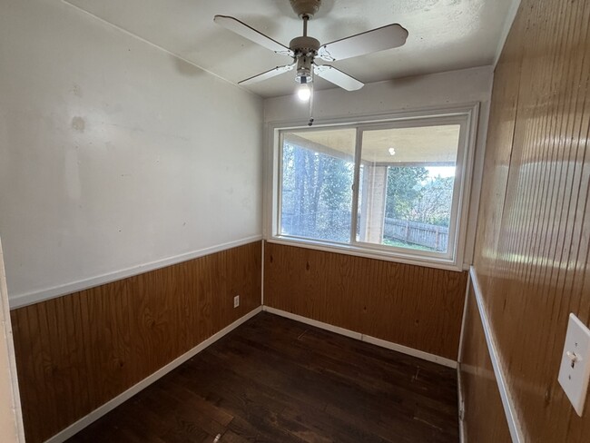 Building Photo - 1221 SW I St