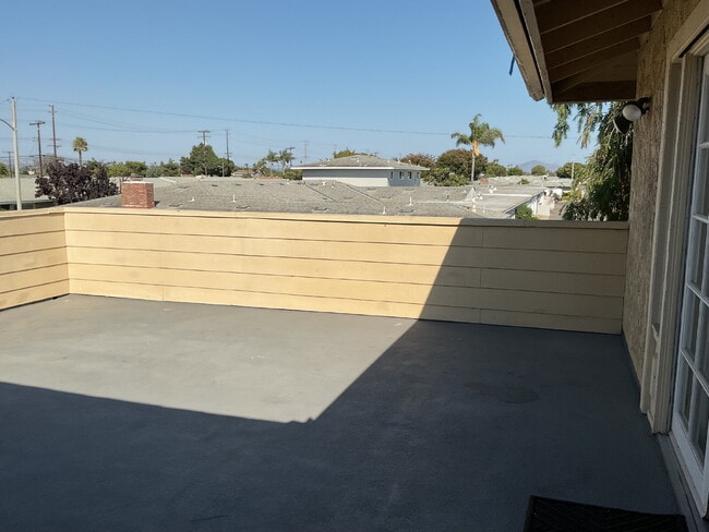 Building Photo - "Discover Coastal Living: Spacious 3-Bed, ...