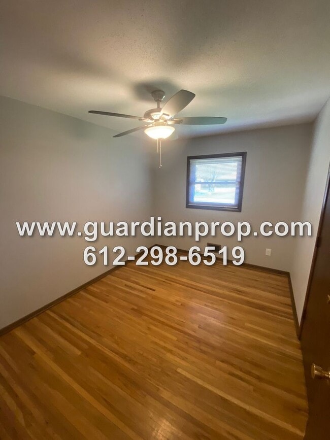 Building Photo - House Available September 1 in Mounds View...
